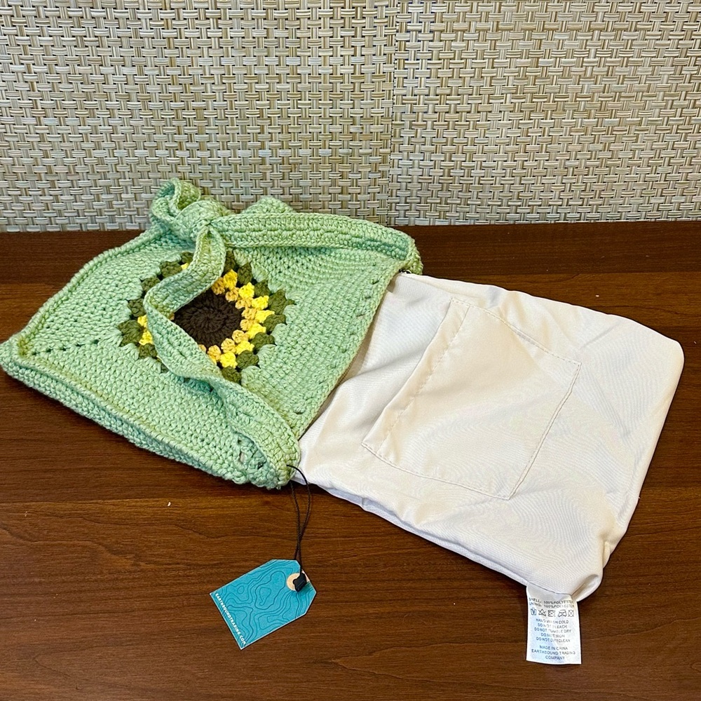 🌟HP🌟Crocheted Green Square Sunflower  Crossbody Bag by Earthbound Trading Co. - Picture 5 of 9